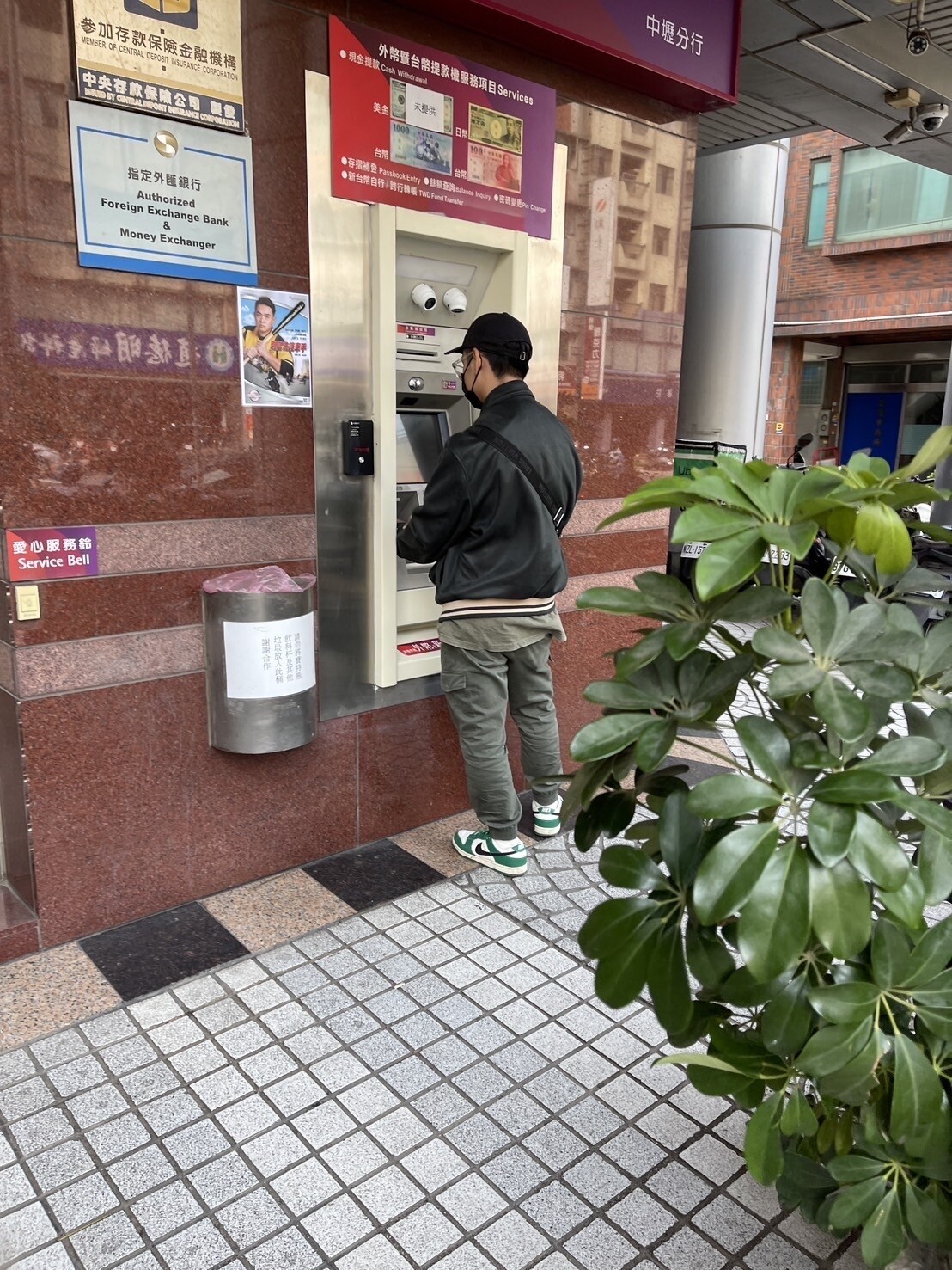 警政署鼓勵民眾從「被動防衛」轉變成「主動出擊」,鼓勵全民檢舉車手,讓詐欺無所遁形。圖:讀者提供
