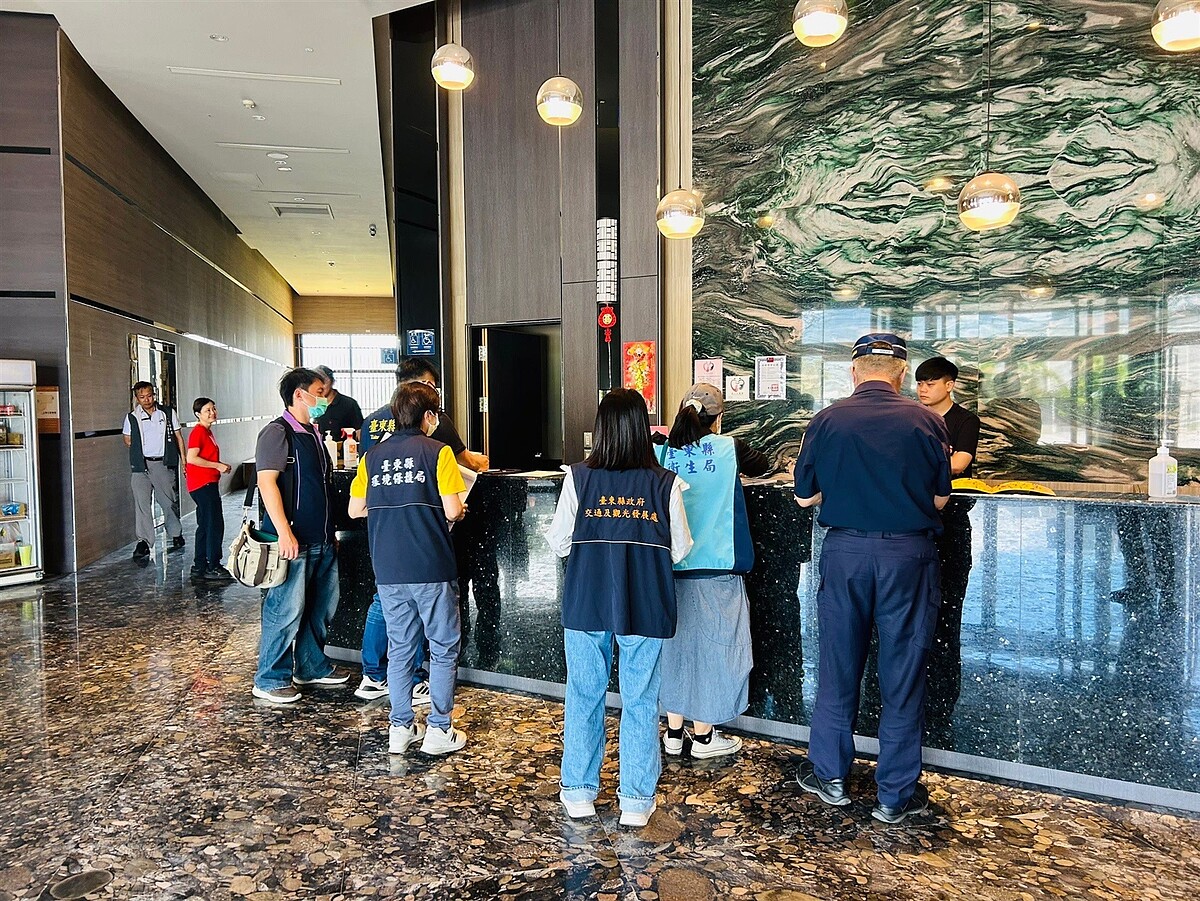 立法院於今年1月通過公布實施新發展觀光條例修正草案,非法旅宿最高罰200萬元,台東縣為提升觀光品質及保障合法業者,日前加強稽查,共查獲87家有違規是事實。圖/台東縣政府提供