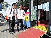 民代官員會勘大甲公路線　多功能便民公車將行駛