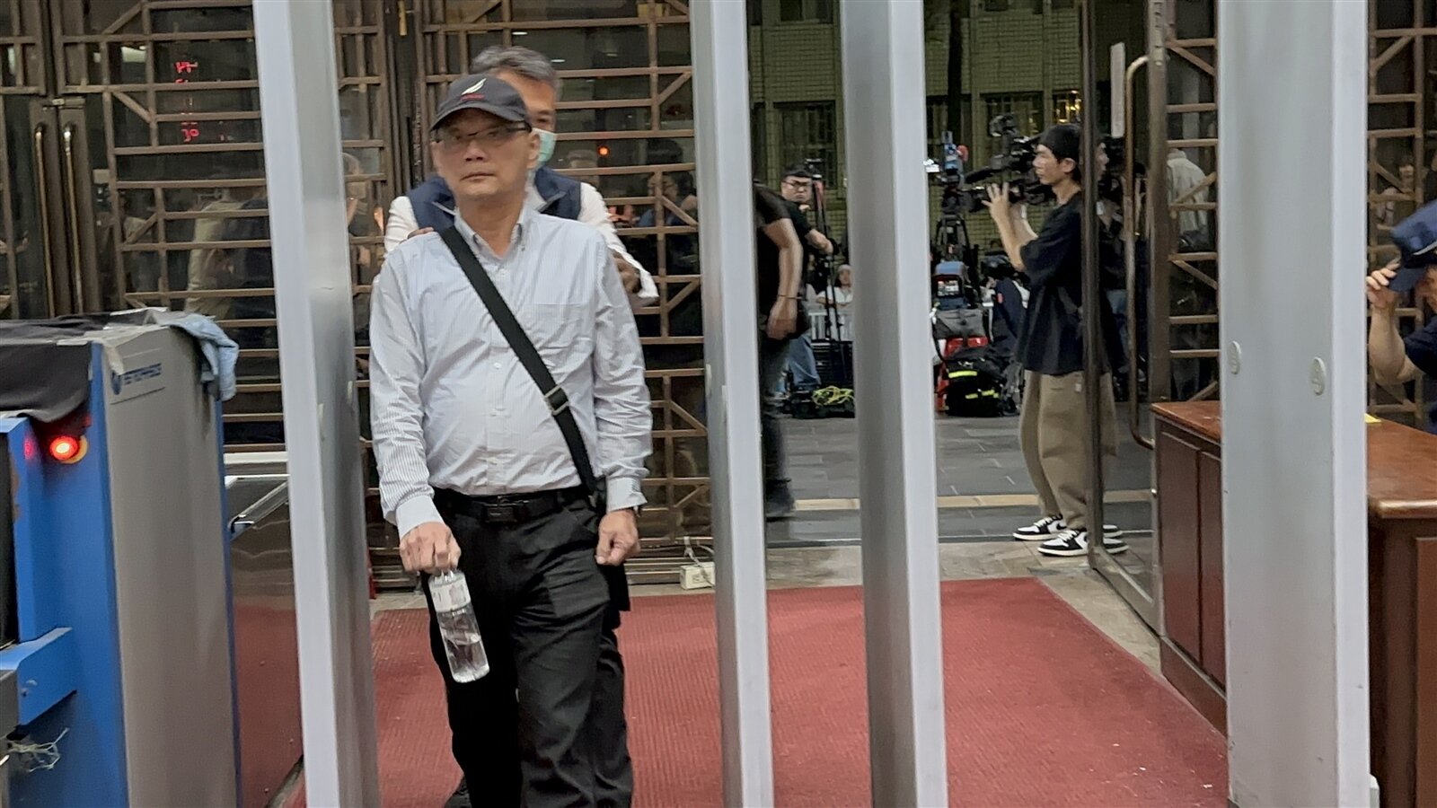 台電核二廠廠長曾文煌涉收賄上百萬協助廠商取得焚化爐標案,今晨被聲押禁見。記者張宏業/攝影