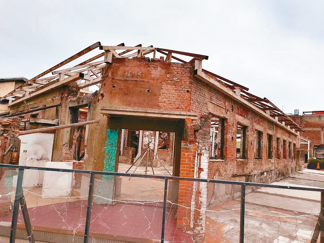 苗栗縣苑裡市場歷史建築修復案遭擱置,苑裡鎮長劉育育深怕補助款被取消,強調將持續爭取。本報資料照片