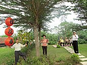 清磚瓦植花草　廢空屋變桂花巷