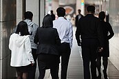 股災衝擊上班族　股民平均損失23.5萬元、近七成八憂心經濟