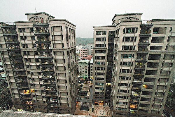 內湖「聯邦合家歡社區吉祥區」為台北市海砂屋住戶自辦都更案。 記者陳瑞源/攝影