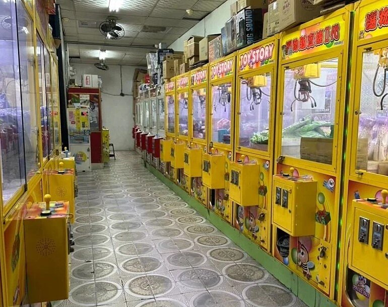 娃娃機店家林立,南市府擬定台南市休閒娛樂事業管理自治條例草案納管。圖/台南市府提供