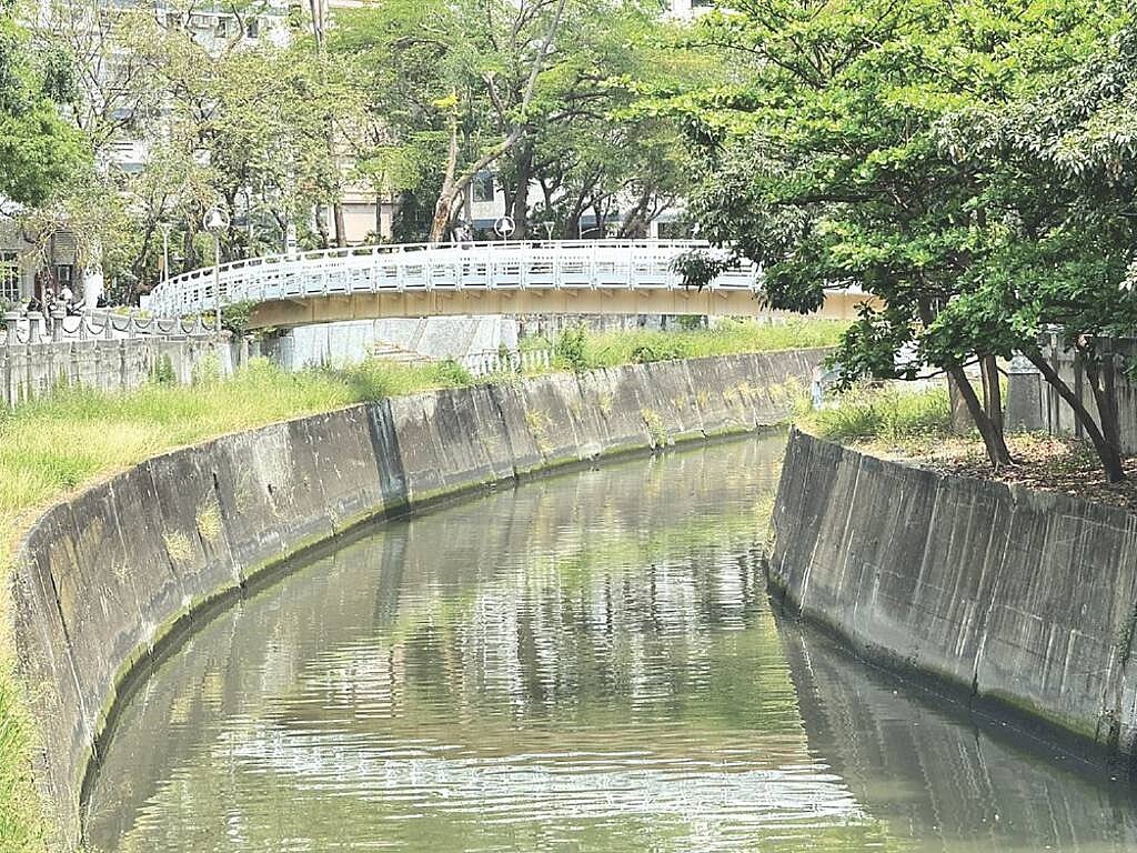 高雄河堤社區擁有完善的生活機能，也是高雄綠覆地最高的社區之一。圖／永慶不動產明誠河堤加盟店提供
