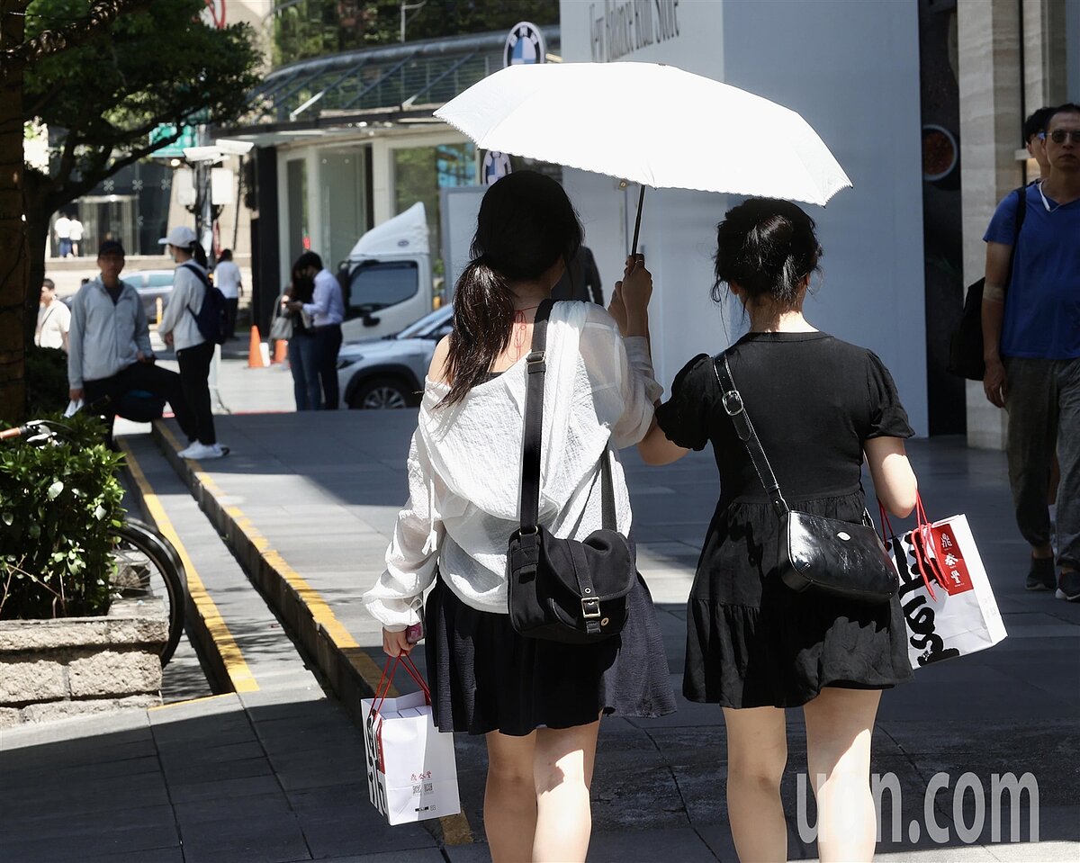 今天鋒面遠離天氣好轉,各地晴時多雲,氣溫升,可達30度。聯合報系資料照片