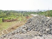 70噸土方堆山谷　住戶憂土石流