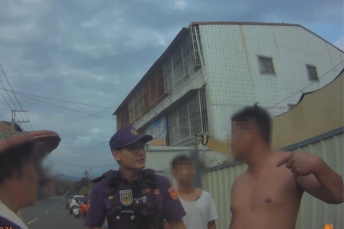 警方到場後立即將雙方隔開,全案朝恐嚇罪嫌偵辦。圖/聯合報記者張議晨翻攝