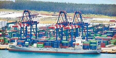 川普關稅政策一日數變,全球貨運市場跟著搖擺不定。此為示意圖。(本報資料照片)