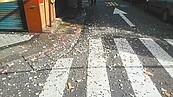 北市防外牆下磁磚雨　全申報需16年