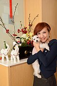 甜心主播廖盈婷的毛小孩十分可愛，在家中扮演的角色不僅會陪主人玩耍，有時也會幫忙照顧小孩，客人來訪時也十分好客熱情。（圖文／好房News記者 陳韋帆）