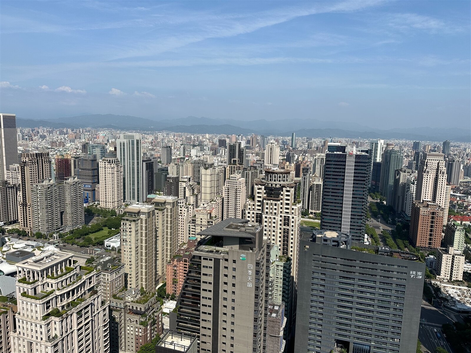 近期財政部調整舊制高價住宅的認定與計算方式,俗稱「豪宅稅」,標準除維持原有總價門檻外,首度將「成交單坪價格」納入認定條件。本報資料照片