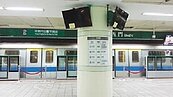 信義線通車　西門站尖峰看電視選月台