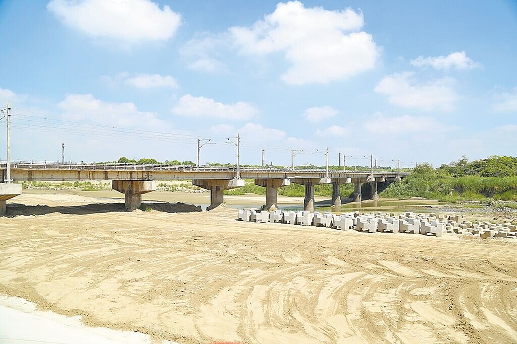 嘉義市政府要求水利署針對永欽一號橋至軍輝橋河段加大疏濬量能。圖/嘉義市政府提供
