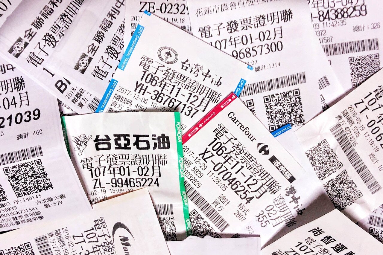 將國外購買商品交付委託人時，不只要開佣金發票，還須開立商品發票；其次，在商品發票備註欄應清楚寫上「代購」字樣，一併交給委託人。聯合報系資料照 