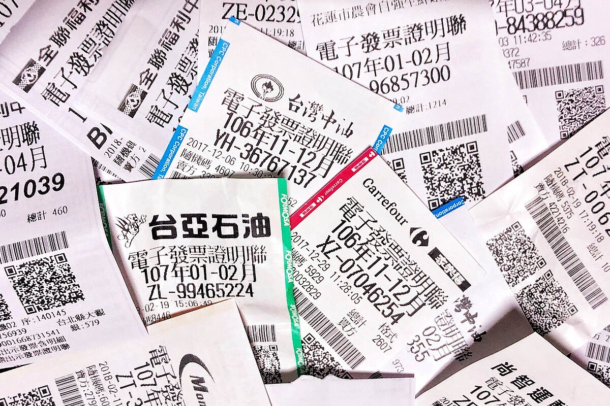 將國外購買商品交付委託人時,不只要開佣金發票,還須開立商品發票;其次,在商品發票備註欄應清楚寫上「代購」字樣,一併交給委託人。聯合報系資料照