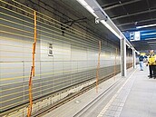 台鐵豪砸1.5億　蓋300米月台門