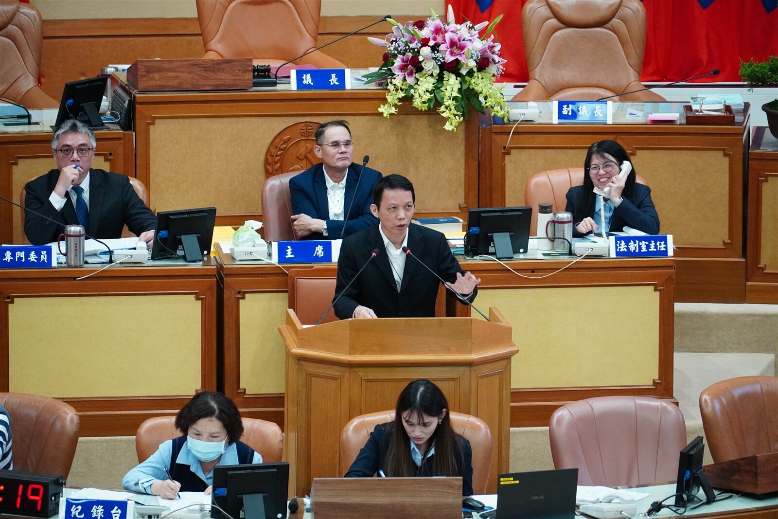 新北市議會今舉行一至六審聯合質詢,財政局長陳榮貴備詢。記者劉懿萱/攝影