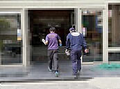 七旬翁一家三口亡…鄰：壯年兒背房貸疑遭詐　警：無報案