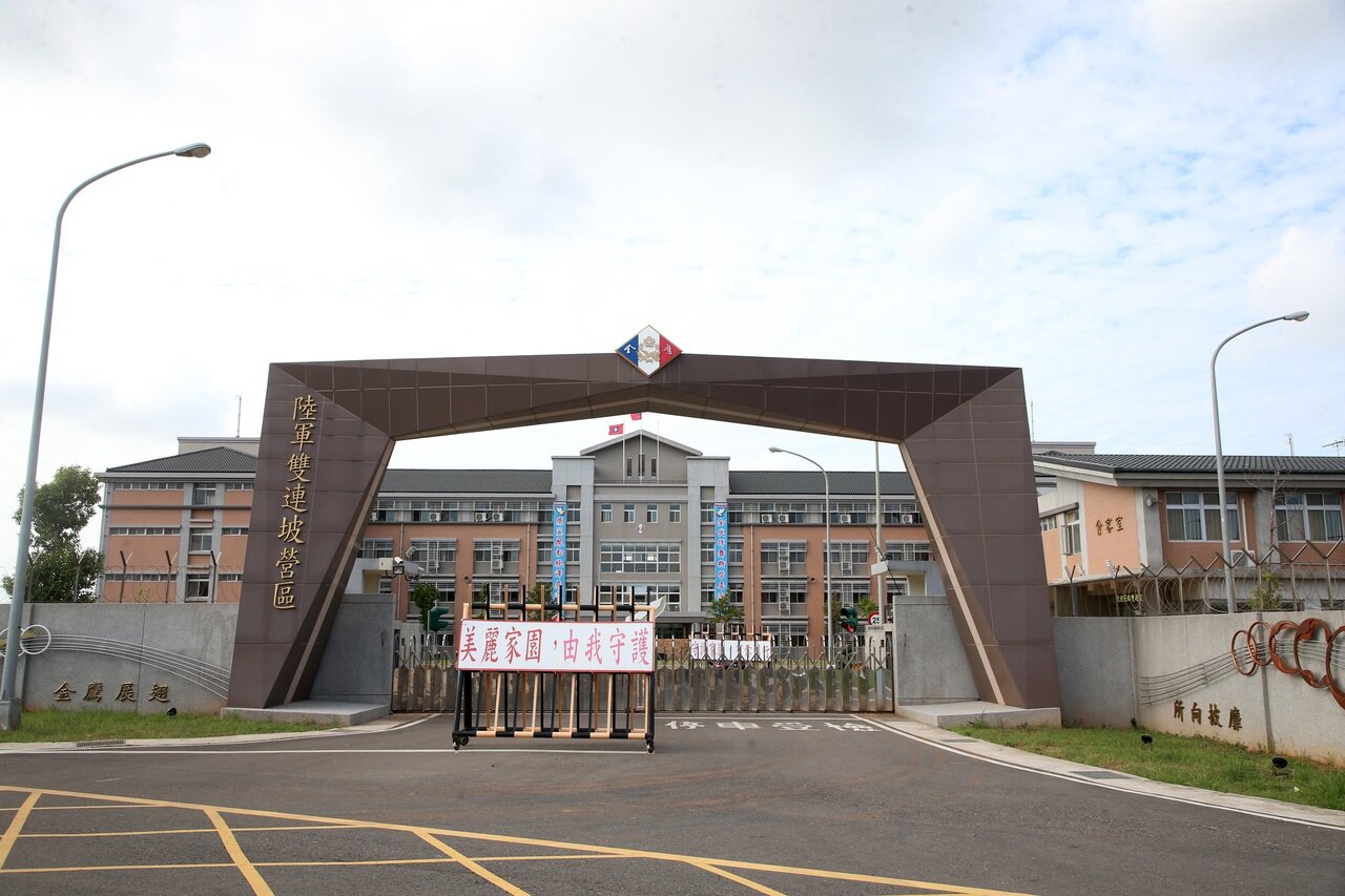 桃園市平鎮區的雙連坡營區近期打靶訓練頻繁，居民抱怨照三餐配槍聲，且分貝可高達90，直呼受不了，憂心「是不是要打仗了」。記者胡經周／攝影 