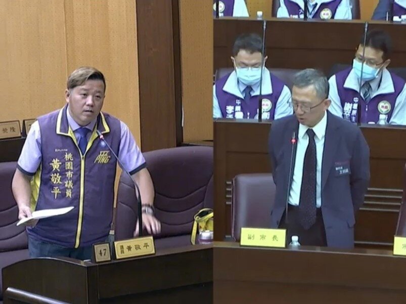 桃園市議員黃敬平（圖左）質詢副市長王明鉅（圖右）反映「恐怖惡鄰」讓民眾崩潰求助無門，如電影情節。圖／記者曾增勳翻攝
