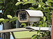 不滿鄰居監視器對準家門　台南男彈弓棍棒搞破壞判罰金8千