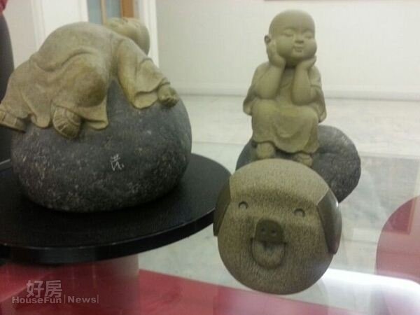 
3.造型有趣的小和尚石雕，看了讓人開心起來。
