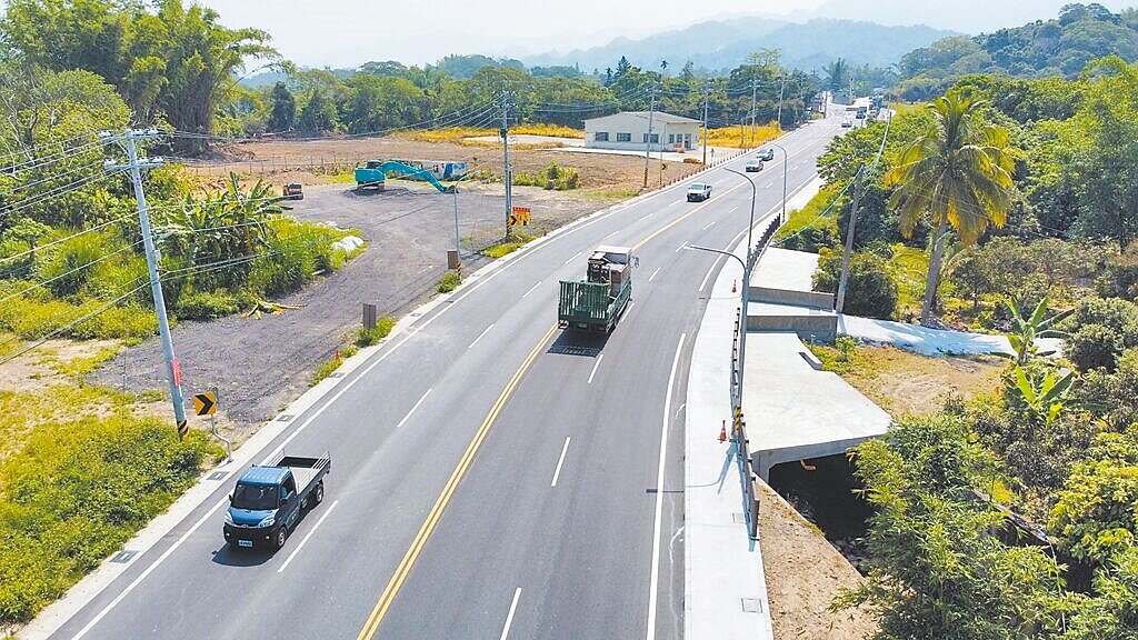 台南市政府花3年時間拓寬市172線道,可望紓解上、下關子嶺的車流量。(台南市政府提供/程炳璋台南傳真)