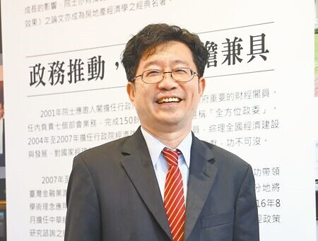 
中經院院長連賢明表示，台美談判若能爭取電子供應鏈產品豁免，將可把談判效益極大化。（鄧博仁攝）
