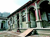 修繕一等數年　歷史建築變廢墟