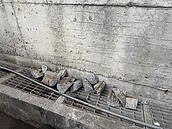 國道橋梁掉水泥塊　1周內補強