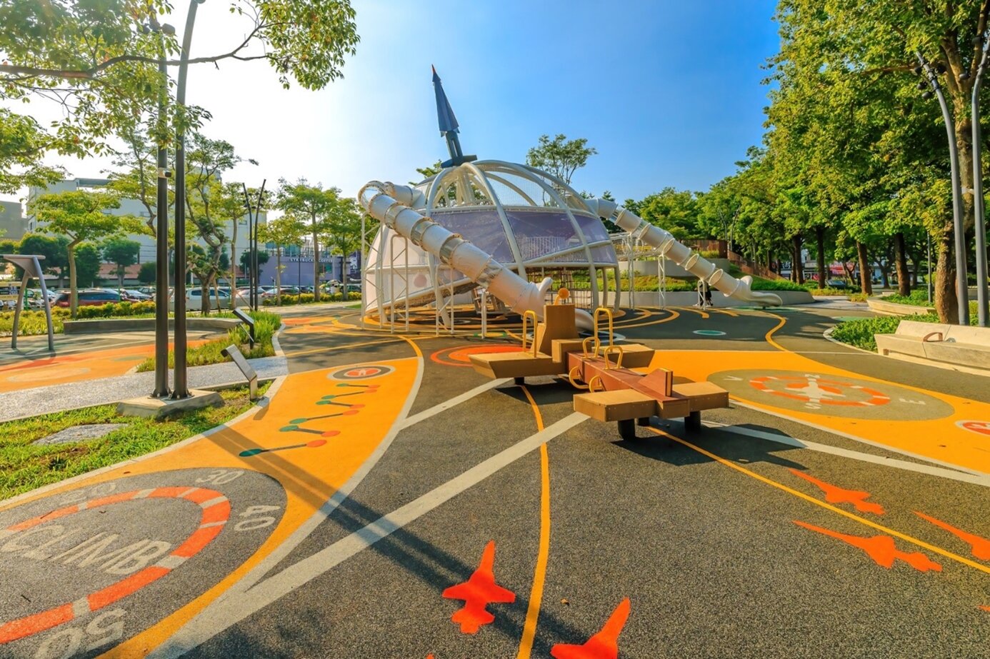 龍潭運動公園融合軍事意象,將「勝利女神力士型防空飛彈」改造為特色攀爬網。圖:新聞處提供