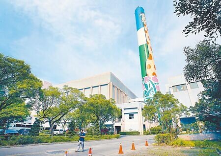 台北市木柵垃圾焚化廠長期飄出惡臭,深坑居民深受其害,新北市國民黨議員陳儀君建議,新北市環保局應設置空氣品質監測感測器,並帶頭向北市府協商,將深坑區納入木柵焚化爐回饋金適用範圍。(本報資料照片)