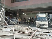 中和工地鷹架倒塌2工人高處墜落　新北勞檢處：施工架沒固定好