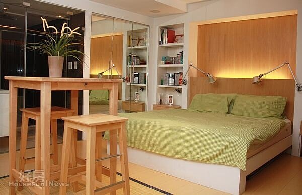 8.兒子房間則散發出日式禪風，且包括衛浴或玻璃衣櫥…等，可見到使用較多穿透與鏡面元素。