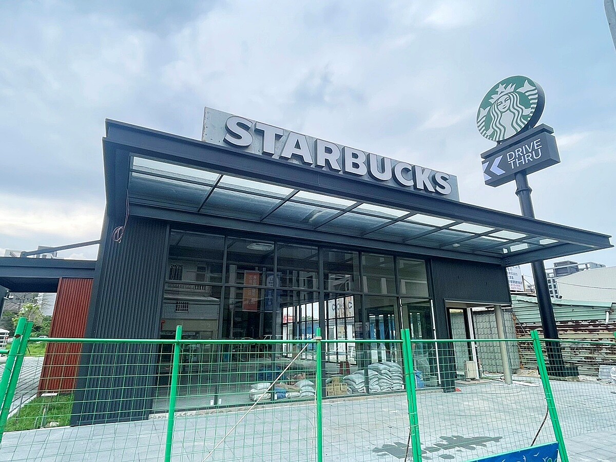 新北新案低價區狂吸外地客 連鎖大品牌業者也來了! 林裕盛表示,鳳鳴重劃區平均4字頭在整個新北來看,仍屬較好負擔的重劃區,近期星巴克招牌也已掛上,區域發展可期。圖/好房網News記者林和謙/攝