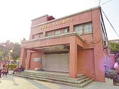 打蚊子　2活動中心擬轉型超商