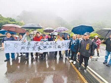 新北金山區重和里20餘戶農民因無水可灌、苦等數年無果走上街頭抗議,怒吼「還我灌溉水!」地方與中央7日召開協調會,達成初步共識。(張鎧乙攝)