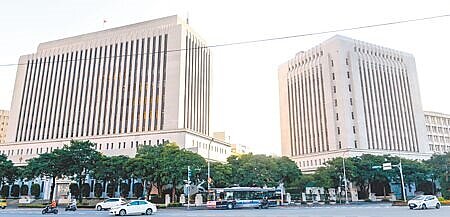 央行重申,主權基金不宜由外匯存底直接無償撥用,第一桶金建議可援引新加坡、韓國經驗,透過財政部發債、撥款或出資設立等三種管道取得。(本報資料照片)