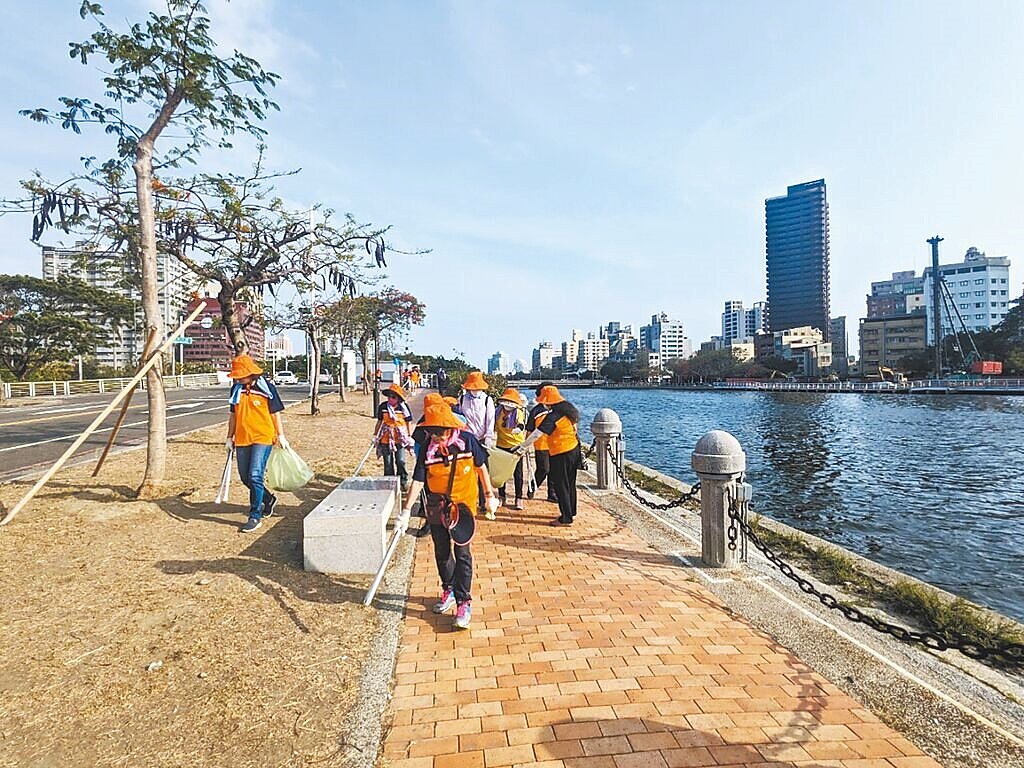 近年高市府環保局投入大量心力改善愛河水質,今年1至4月愛河水質各項數據均優於去年同期,水質改善成效佳。(高市府環保局提供/洪浩軒高雄傳真)