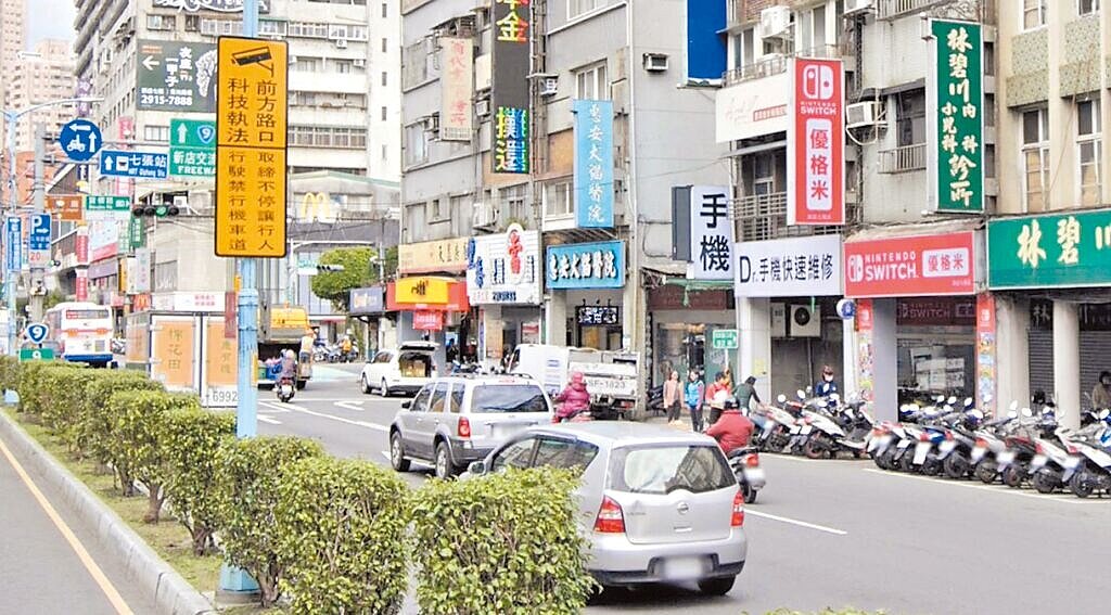 為遏止交通違規,2024年1月起,新北市新店區北新路等8處裝置科技執法設備,經警察局統計,違規案件數卻未明顯減少。(新北市交通大隊提供/高鈞麟新北傳真)