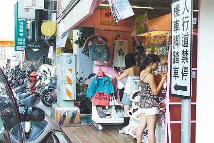 房屋前方常見的「騎樓」空間,若用途發生改變,極可能影響課稅認定,導致需補稅或受罰。聯合報系資料照