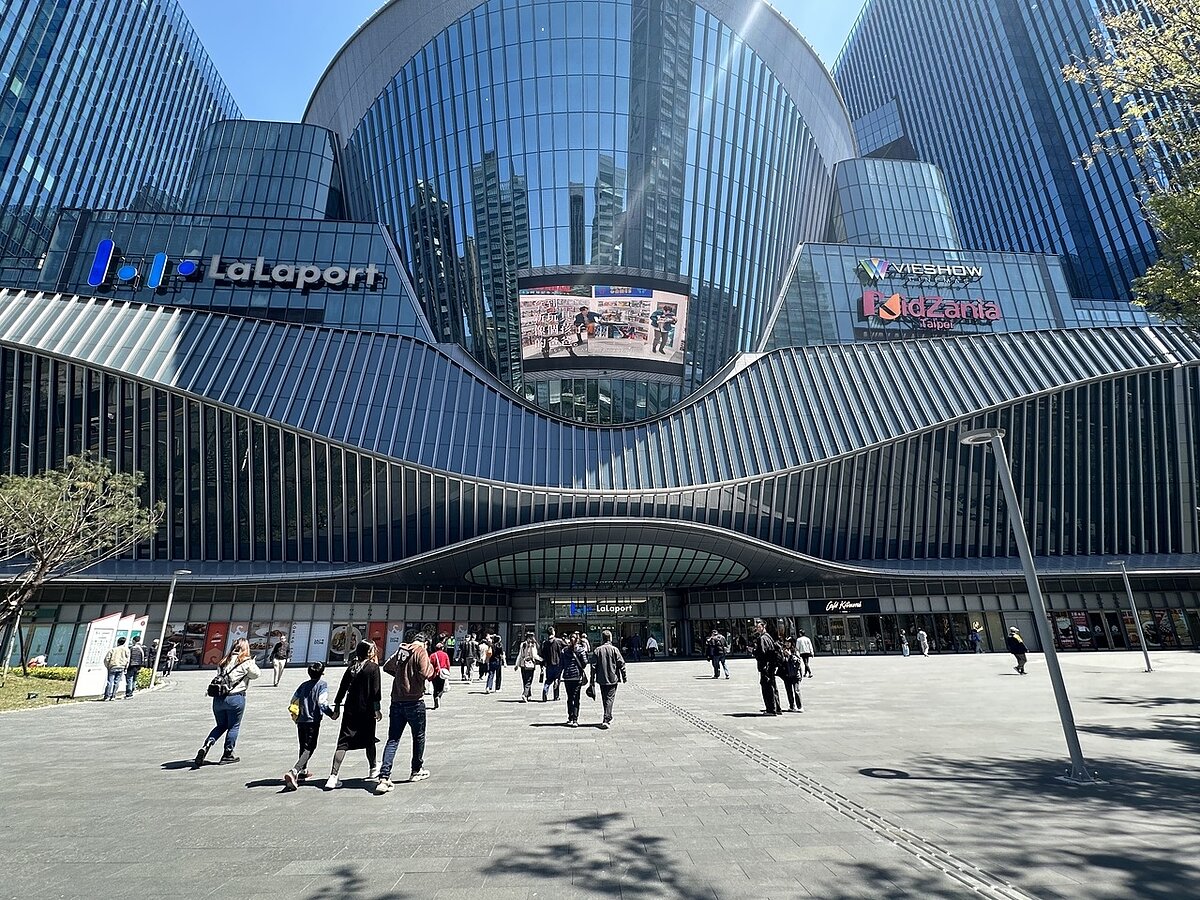 台北南港LaLaport今(3)日晚間19時許又傳出突然斷電,讓不少正在用餐的民眾傻眼。聯合報系資料照