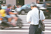 中高齡勞工規劃62歲退休　時間仍早