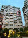 北市信義區社區華廈起火　屋主夫妻攜愛犬跑到頂樓避難