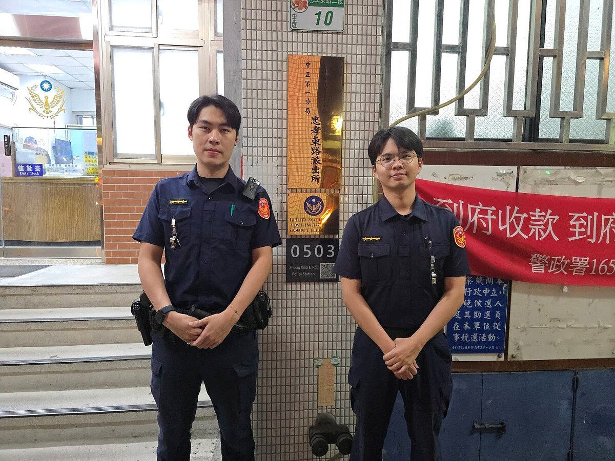 保住90萬!「外泌體、幹細胞治療」醫療療程兼假投資 七旬婦險遭詐 中正第一分局忠孝東路派出所警員朱信安、柯翰生。圖/北市府提供
