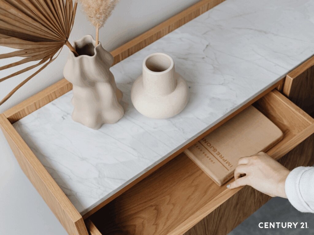 一只陶器與一抹自然,就能大幅提昇空間的生活感。圖/21世紀不動產