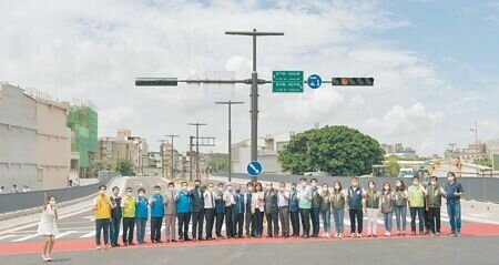 
新竹市土地徵收補償費還有5300萬元無人領取，若超過15年未領取，徵收補償費就會繳入國庫。圖為因徵收土地，才得以打通道路通車的公道三。（本報資料照片）
