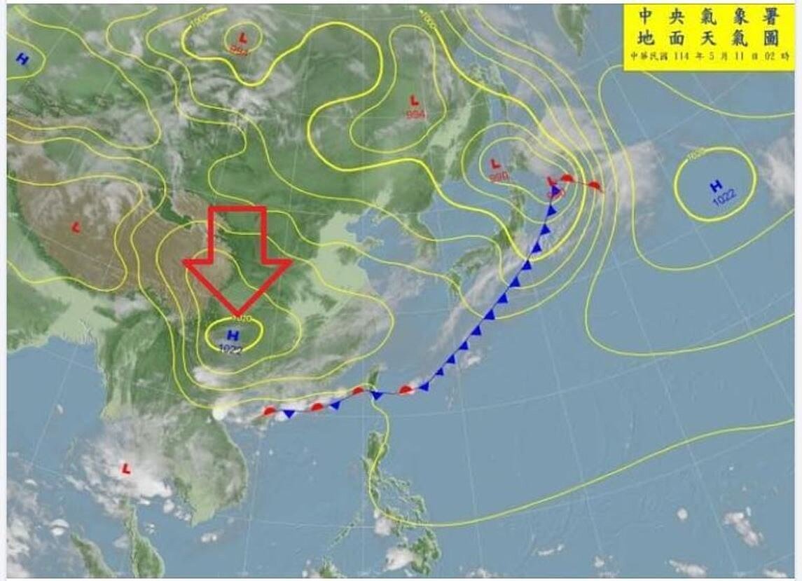 中央氣象局前局長鄭明典在臉書指出,明顯偏南的冷高壓。稍後大陸性高氣壓偏南出海,應該會帶來一段穩定的天氣。擷取自鄭明典臉書